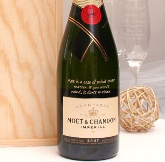 Гравировка на бутылке шампанского